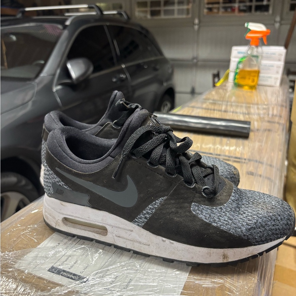 Nike Men's Black and White Air Sneakers